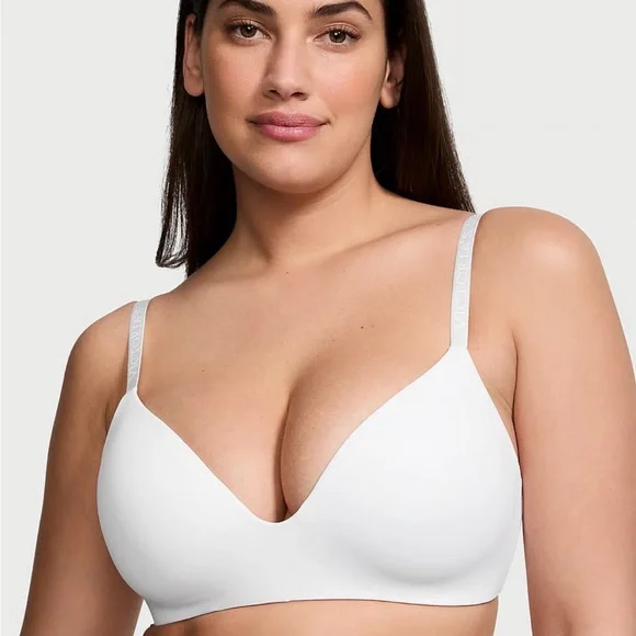 The T-Shirt Bra - Lightly Lined Wireless Bra - Picture 4 of 5